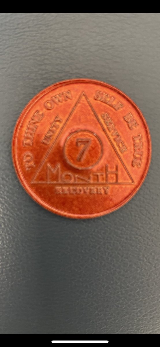 hartnett's tweet photo. It’s been a long year but at least I accomplished this #SoberLiving #MyRecovery #MyLifeNow https://t.co/mxremIM4v4