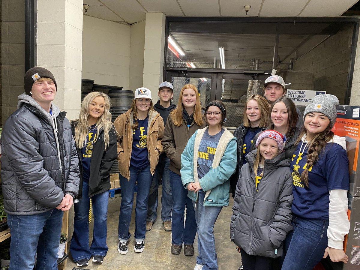 FFA students took 2hr shifts ringing bells at Rural King from 3pm-9pm for the Salvation Army. <a href="/MSDMartinsville/">MSD of Martinsville</a> <a href="/AwesomeArties/">Martinsville HS</a>