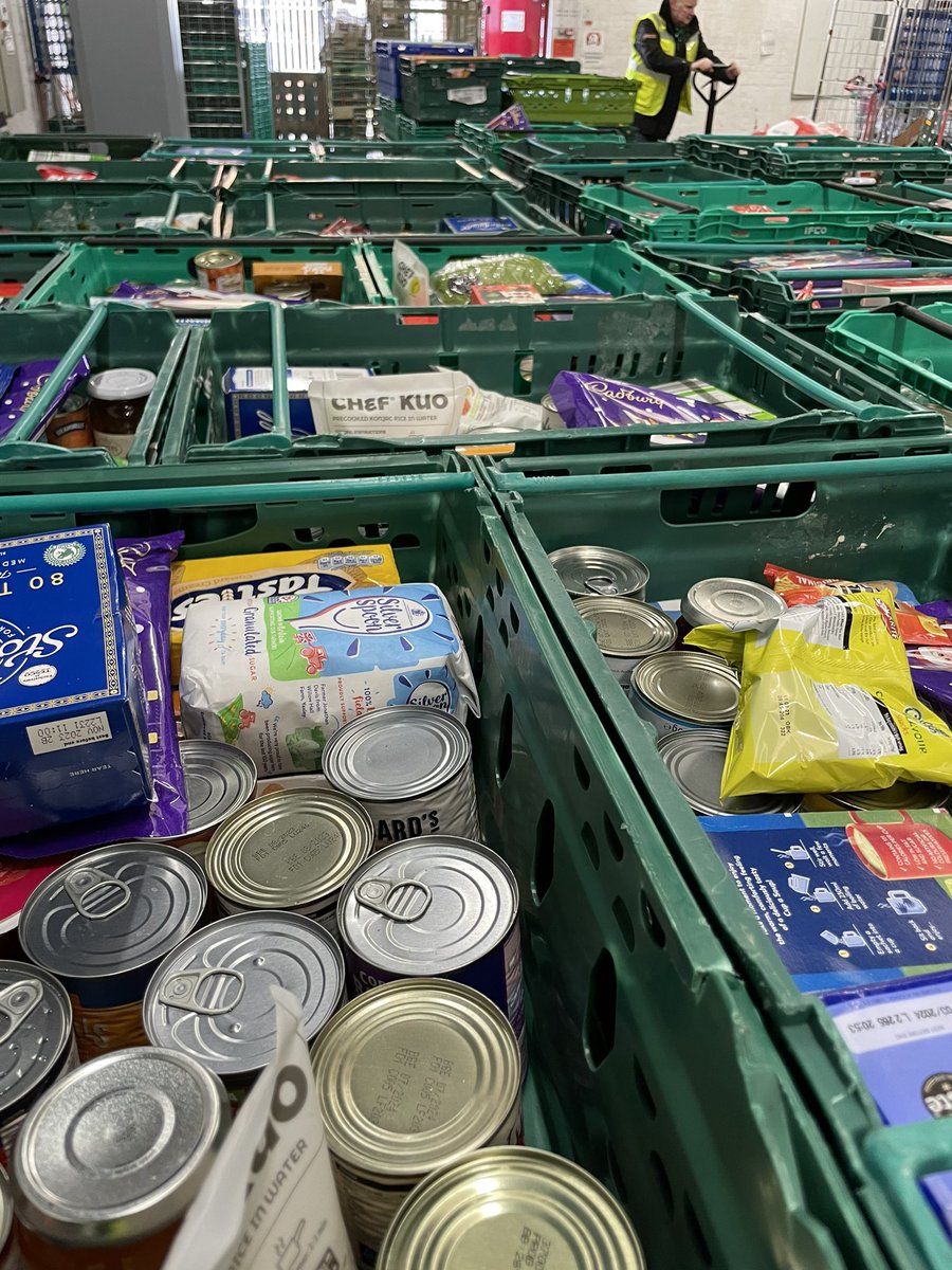 Great to spend a bit of time learning more about <a href="/Cov_Foodbank/">Coventry Foodbank</a> and lending a hand to sort the great food parcels they do on behalf of @tesco . Thanks Dee 😃 We will@see you in January! 

<a href="/WallaceFee/">fiona</a> <a href="/nick_19781/">Nick Dawe</a> <a href="/_Natascha_J_/">Natascha Aston</a>