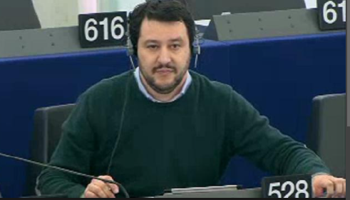 donasonica's tweet photo. @matteosalvinimi detto da uno chiamato "fannullone" al parlamento europeo, me pare che tu sì che puoi parlare di cosa è giusto e cosa è sbagliato, sei d'accordo? https://t.co/4IwSambIU1