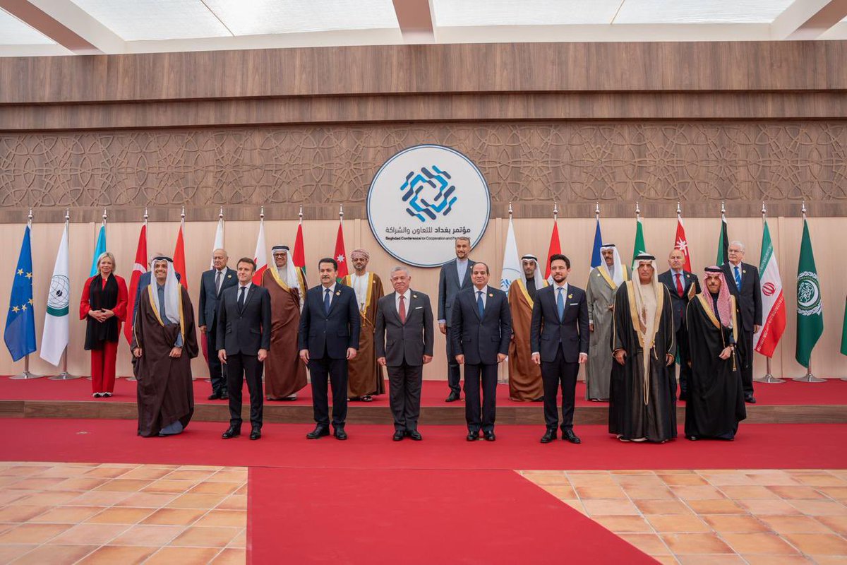 GCCSG's tweet photo. أمام #مؤتمر_بغداد_للتعاون_والشراكة، الأمين العام يؤكد على مواقف مجلس التعاون الثابتة نحو دعم الأمن والاستقرار وجهود التنمية في جمهورية العراق 

https://t.co/u8cOe8I3QW

#مجلس_التعاون #مؤتمر_بغداد https://t.co/y0zG1GCnYK