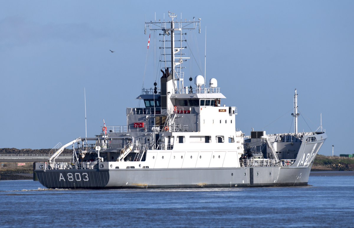 FraserG32883664's tweet photo. Royal Netherlands Navy survey and research vessel HNLMS Luymes passing Gravesend this afternoon. @WarshipsIFR @IBallantyn #HNLMS #A803 #RoyalNetherlandsNavy #ShipsInPics #Shipspotting #Ships #Schiffe #bootjeskijken #Schip #船 #Warships #Warship #Gravesend #RiverThames #Thames https://t.co/peRDBkptkx