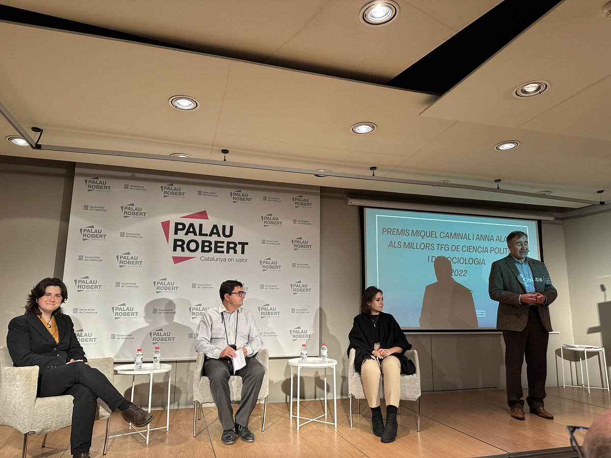 soniapereda's tweet photo. Premis Miquel Caminal i Anna Alabart als millors TFG de Ciència Política i Sociologia 2022 #colpis @ColpisCat @JordiPachecoCol ♥️ https://t.co/gXkqEO9DZf