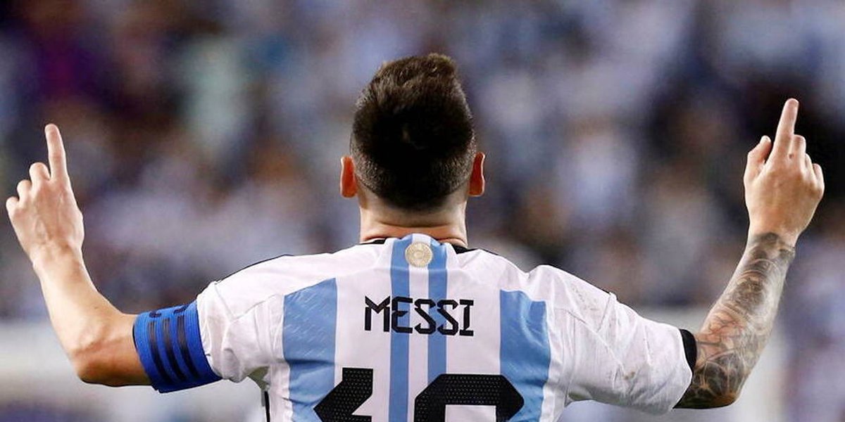 NajimMedini's tweet photo. THREAD XXL sur la carrière de Lionel Messi avec l’Argentine

172 sélections, 98 buts, 4 finales perdues, 2 retraites internationales avant de gagner 2 trophées pour l’éternité. Posez vous et régalez vous y’a absolument tout de 2005 au sacre absolu https://t.co/343du7slC5