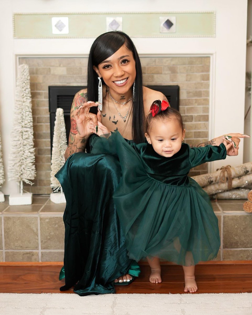 erickaaleesha's tweet photo. Happy Holidays From Me &amp; My Mini’s … 🎄🫶🏽💕💕 https://t.co/8w3CnfjGcJ