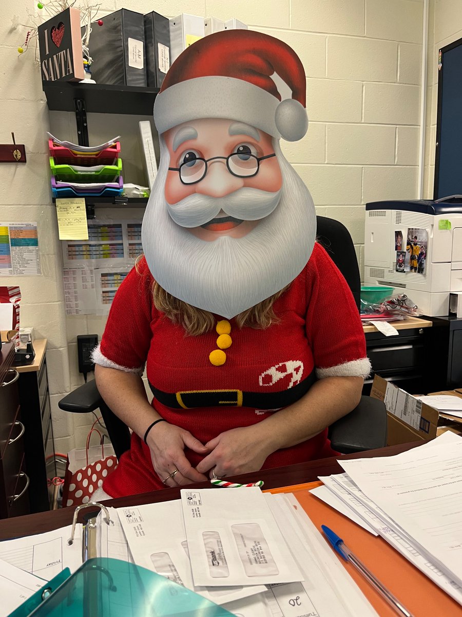 S_marfels's tweet photo. Where’s our Dana? Who’s this imposter @basinviewdrive ?? https://t.co/w0mFEkvFoP