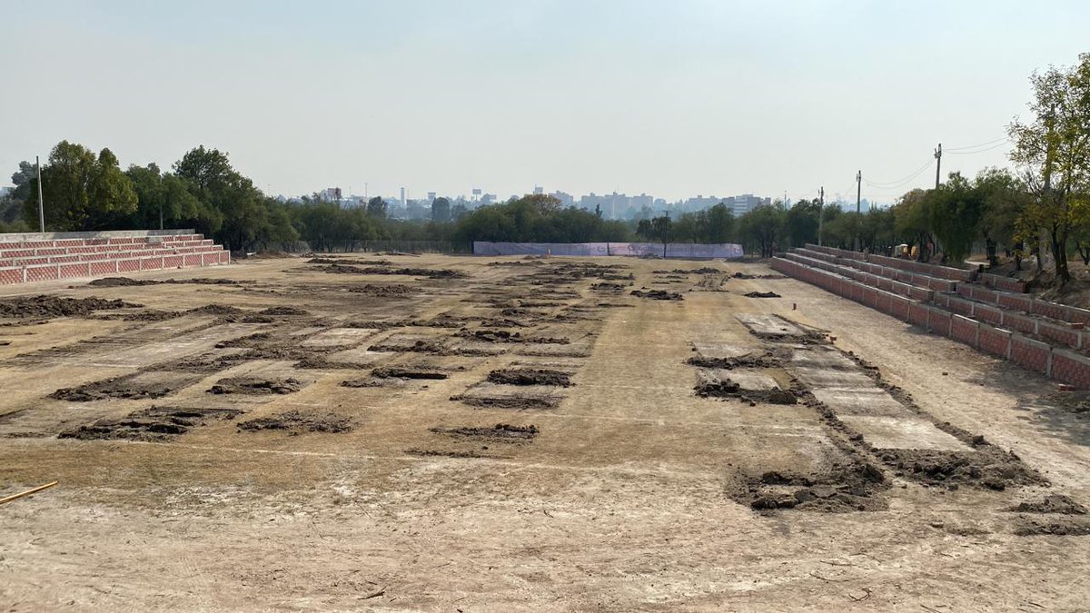 Vanekrrillo25's tweet photo. @KarlaFiesco   anuncia también como destruyes espacios deportivos. Estos hiciste con un campo que servía de deporte a jóvenes izcallenses. No puedes decir #somoselfuturo porque es  incongruente https://t.co/N5TpjY2vax
