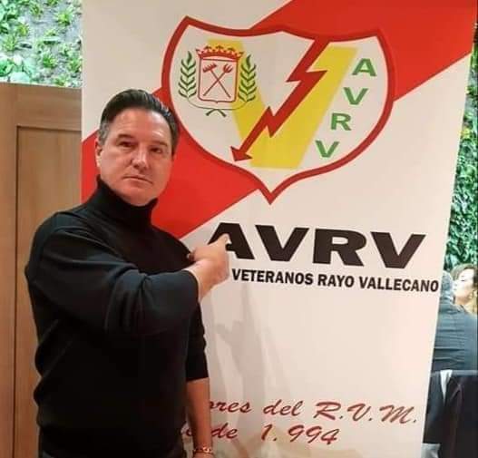 rvmveteranos's tweet photo. 🎂 Hoy celebramos el 2️⃣9️⃣⁰ Aniversario de nuestra Asociación de Veteranos del @RayoVallecano, fundada por ex jugadores el 20 de diciembre de 1.993.
🤗 Enhorabuena a los fundadores y gracias a todos los que hacéis que cada año seamos más.
#AVRV #Aniversario https://t.co/xiDd6w7qDk