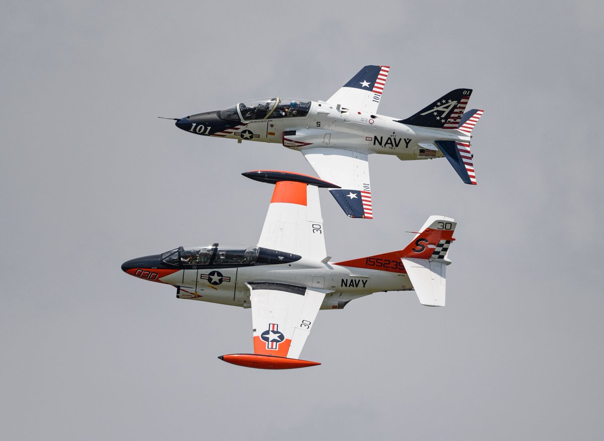 SunnFunFlyIn's tweet image. These Navy trainers had an incredible performance at #SNF19! Do you know which of these jets is still in service?

#TrainerTuesday