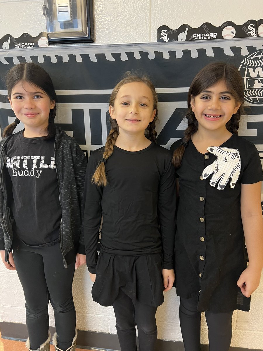 When you see 3 Wednesdays on a Tuesday, you can probably guess their favorite movie… 😄🖤 #oakridgemustangs