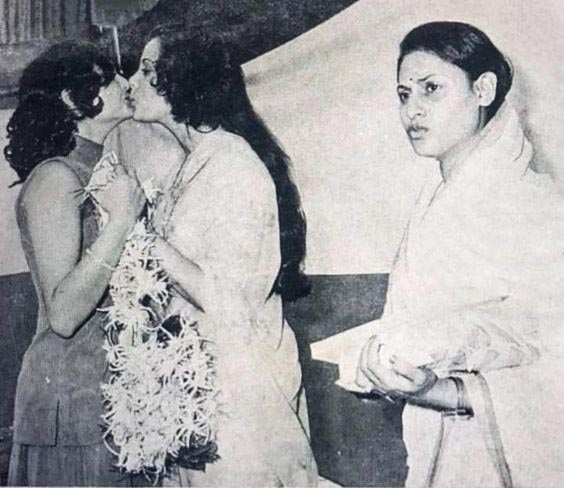 Mumtaz and her niece Naseem with Jaya Bhaduri
#mumtaz #naseem #jayabhaduri #jayabachchan #bollywoodflashback