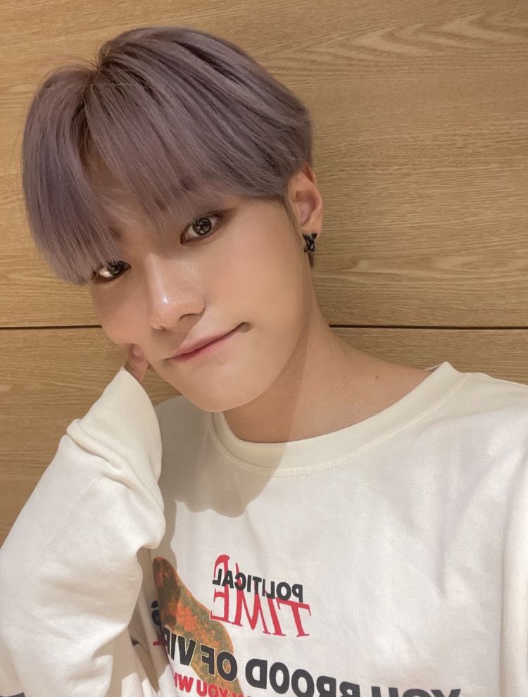 nabiiluvr's tweet photo. #LUMINISELCADAY with our little 
bear🧸

(I literally did my make up just for 
this😅)
 @LMN5_official #LuminiSelcaDay #LMNSD #lumini #LUMINOUS #lmn5 https://t.co/2IGyYhijFn