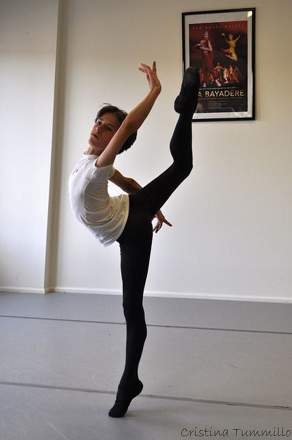 JEO6591's tweet photo. #BalletFascination #BalletStudent #BalletPost https://t.co/HWpQKhwxc9
