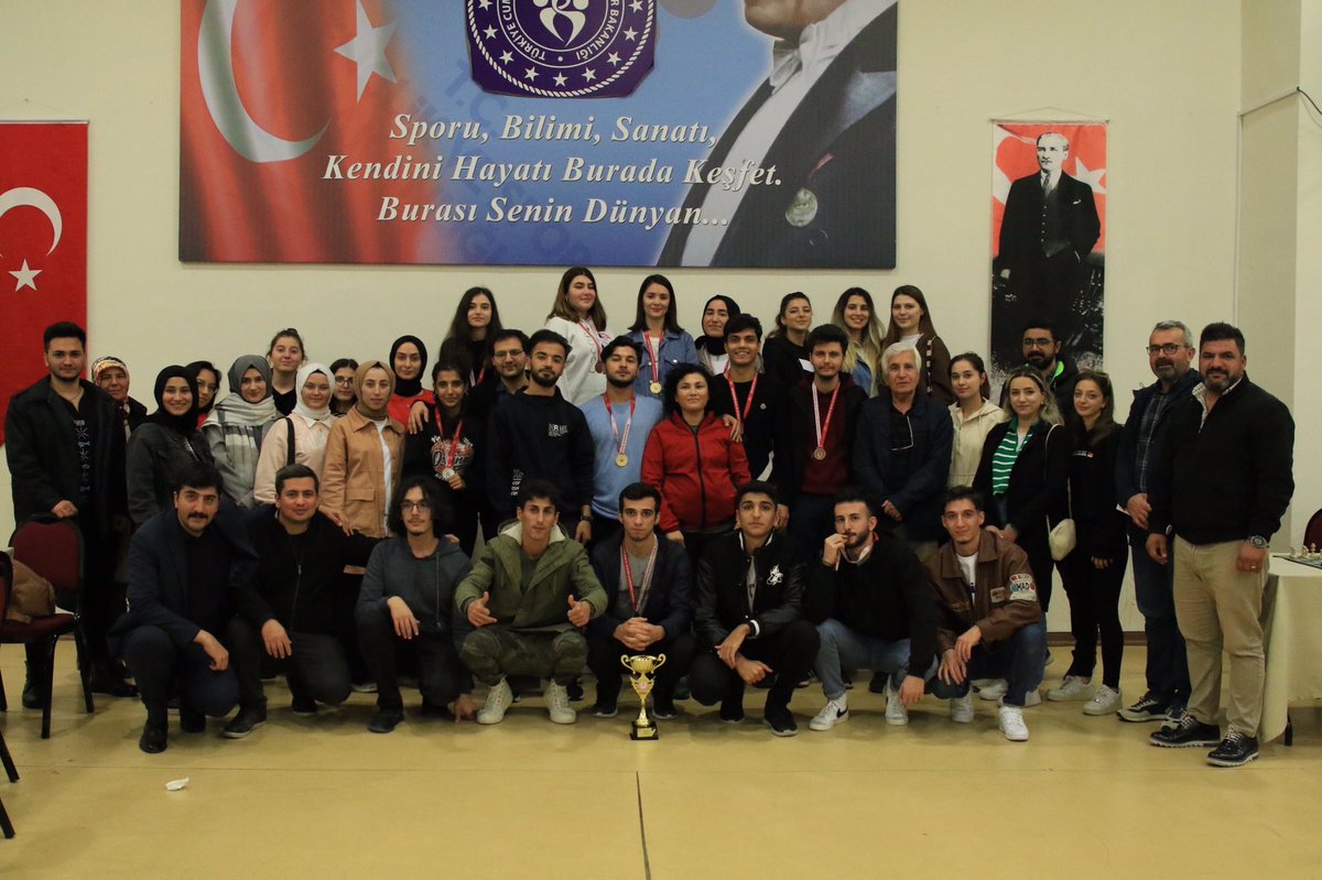 AntalyaKYGM's tweet photo. Antalya Spor Salonunda gerçekleştirdiğimiz Yurtlar Arası  “Kız-Erkek”Satranç turnuvası tamamlandı.

Kızlarda
Beyza Şahin 🥇
Beyzanur Aktaş🥈
Meryem Dönder🥉

Erkeklerde 
Yusuf Denizhan 🥇
Yakup Değer 🥈
Cengiz Türkurka🥉

Derece alan yurt öğrencilerimizi tebrik ederiz 👏🏻 https://t.co/lcOGKnLSys