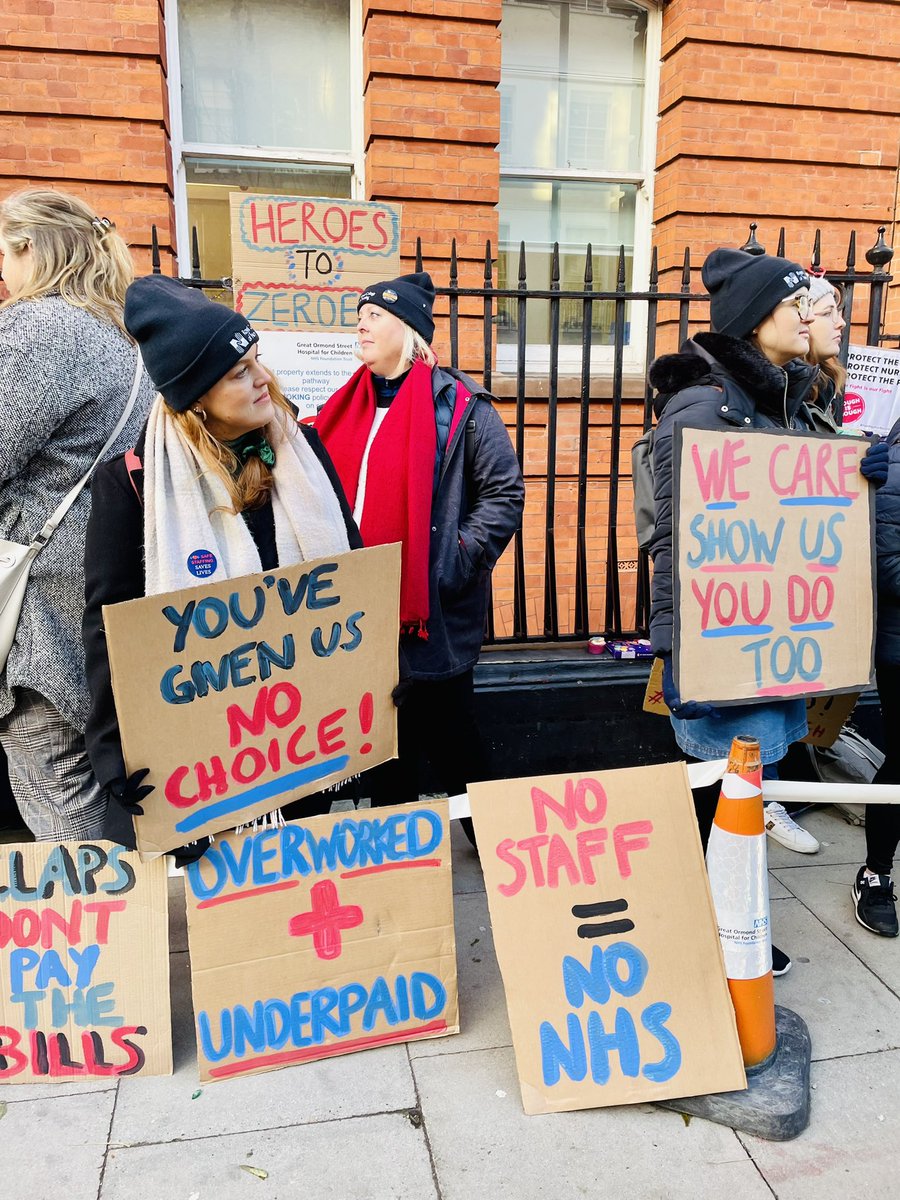Laura_Swainbank's tweet photo. Can hear the cheers when passing cars beep for the strike from next door ✊❤️ #NursesStrike https://t.co/4M6gLjeyeD