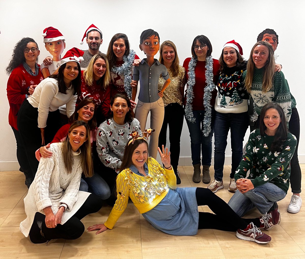 Gamelearn's tweet image. ☃️ #HappyHolidays from our wonderful #CustomerSuccess team! 🎄 We&apos;re so glad to have such a dedicated group of people taking care of our clients and partners 💝

#WeAreGamelearn