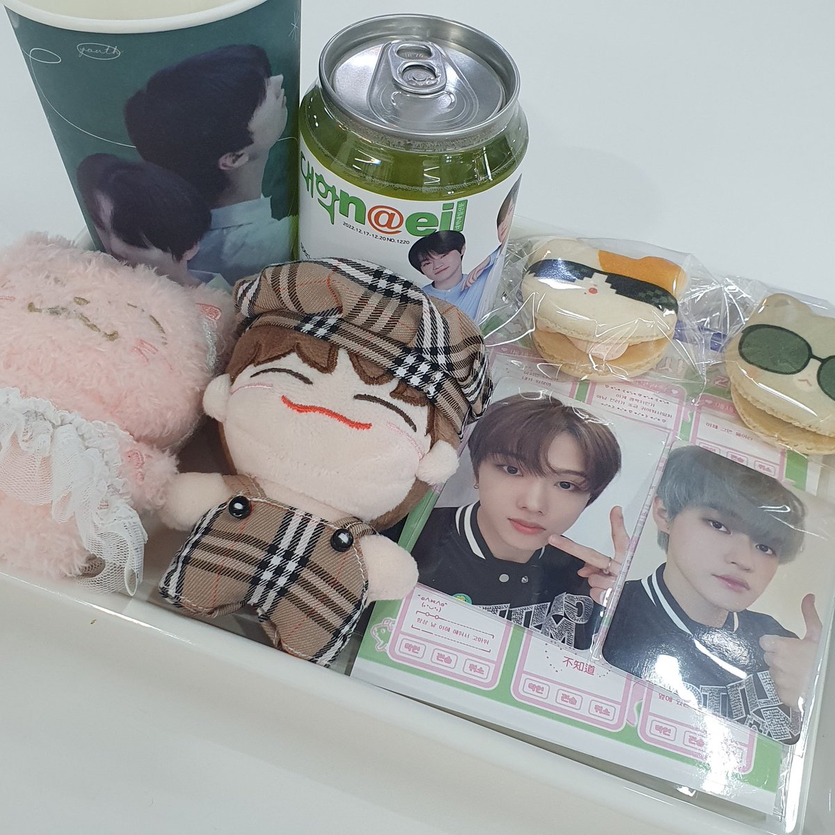 daughter_HCH's tweet image. #우리가_여기까지_왔다
#우리_열하나에만났는데_스물하나야
정말정말 너무 이뻤던 지천 카페...🐹🐬 카페 꾸미신 것도 특전도 전부 예뻐서 너무 좋았어요☺ 가지고 싶었던 사진이랑 큰(ㄹㅇ개큼) 현수막까지 받아서 너무너무너무 행복한 하루였던거 같아요🥰 사랑스런 카페 열어주셔서 감사합니다!💗🍀