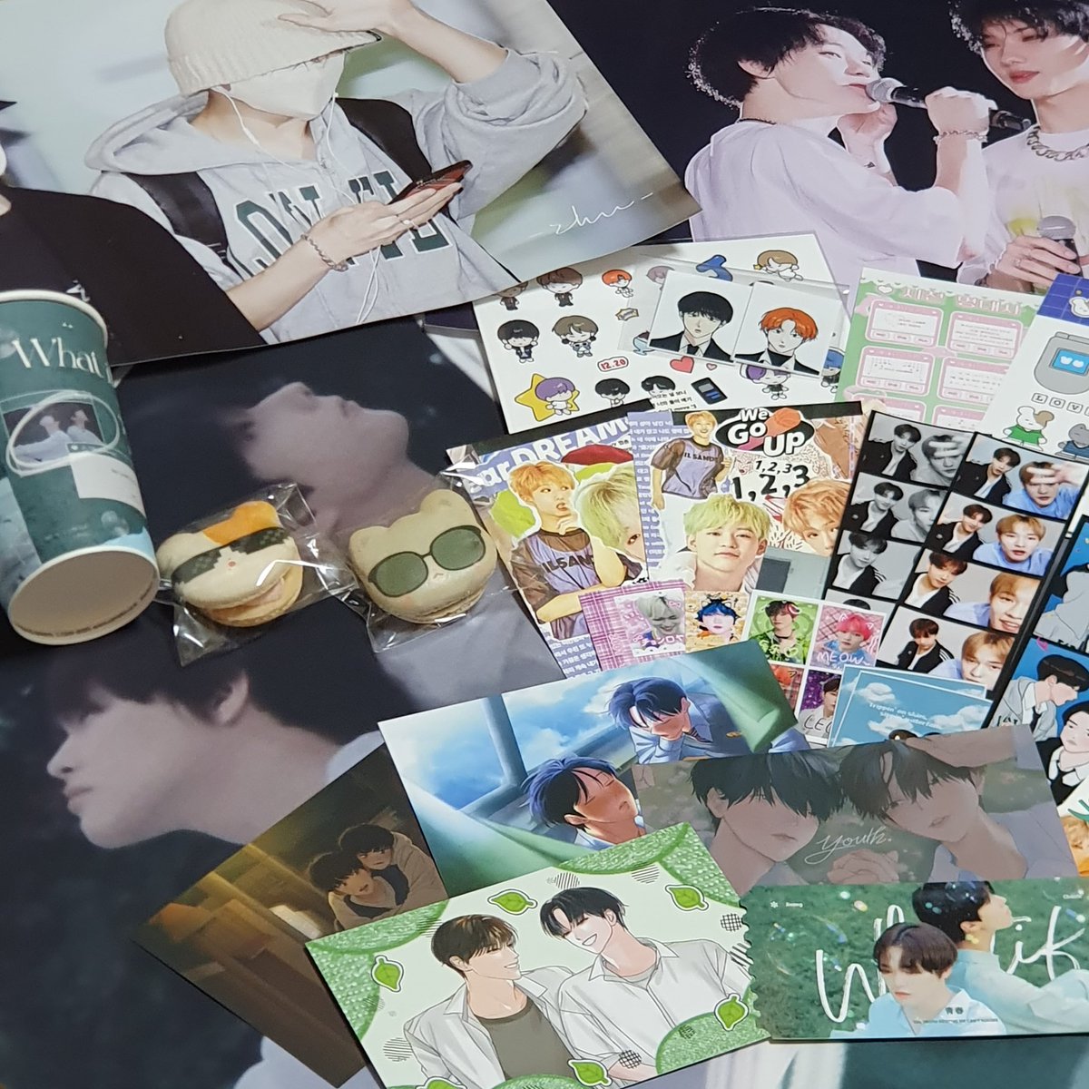 daughter_HCH's tweet image. #우리가_여기까지_왔다
#우리_열하나에만났는데_스물하나야
정말정말 너무 이뻤던 지천 카페...🐹🐬 카페 꾸미신 것도 특전도 전부 예뻐서 너무 좋았어요☺ 가지고 싶었던 사진이랑 큰(ㄹㅇ개큼) 현수막까지 받아서 너무너무너무 행복한 하루였던거 같아요🥰 사랑스런 카페 열어주셔서 감사합니다!💗🍀