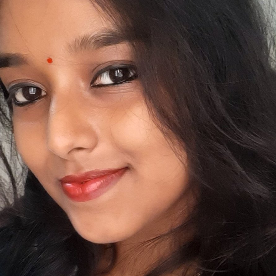MohamedFaizar20's tweet photo. ❤️💋❤️
முடியை கண்டு,
வைகை என்றேன்.
முகத்தை கண்டு,
பொய்கை என்றேன்.
❤️💋❤️
இதழை கண்டு,
வைர நகை என்றேன்.
இவளை கண்டு,
வேறு வகை என்றேன். https://t.co/GyK20IJ1La