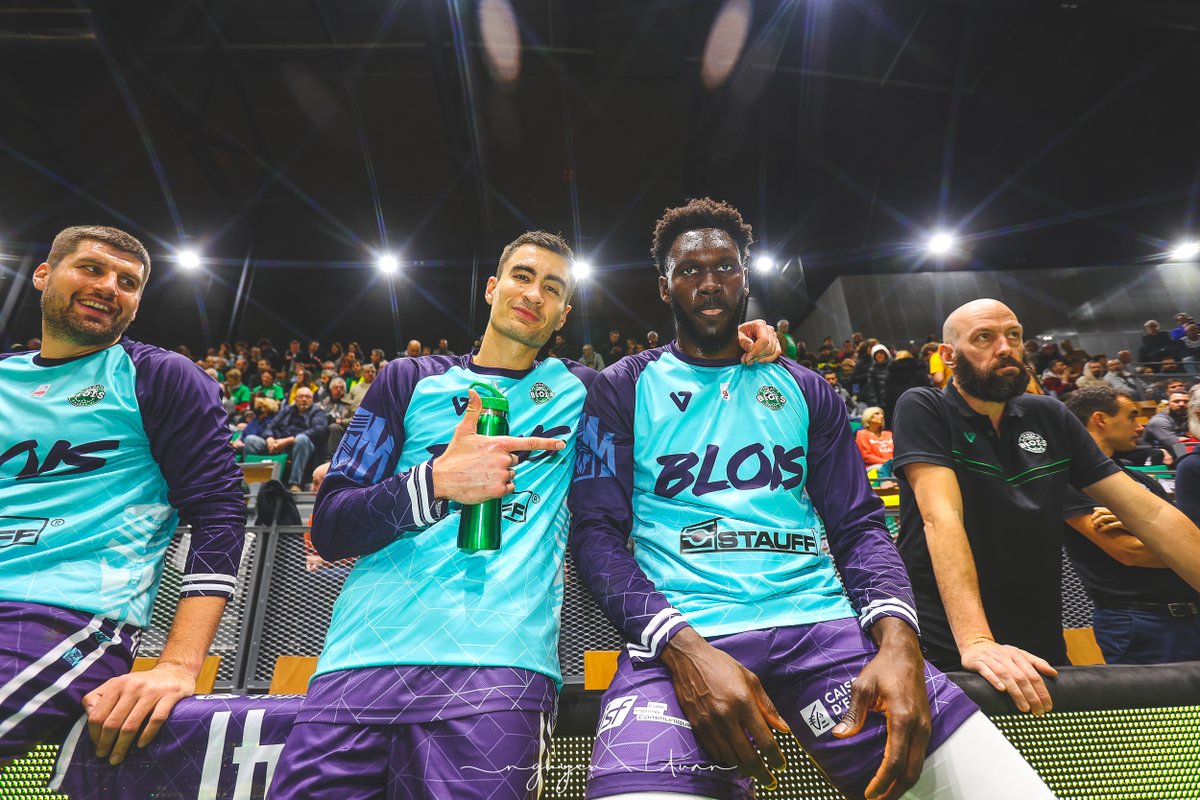 ADABloisBasket's tweet photo. 😎 On nous souffle dans l'oreillette que notre photographe @ngtuan a bien aimé shooter nos joueurs avec le maillot "magie" @villedeblois x ADA x @VDS_sports 💜💙 

#BetclicElite #ADABlois https://t.co/rx4vXOHFI4