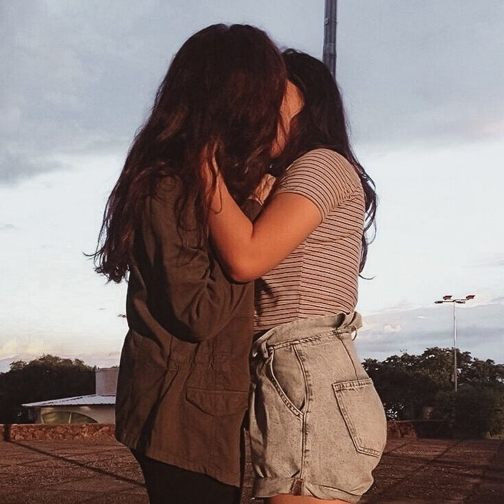 YongSleepy's tweet photo. This image is so #FallenGod coded, Lilith and Reya just living a normal life in Earth #SaveWarriorNun https://t.co/YHEofJPB8U