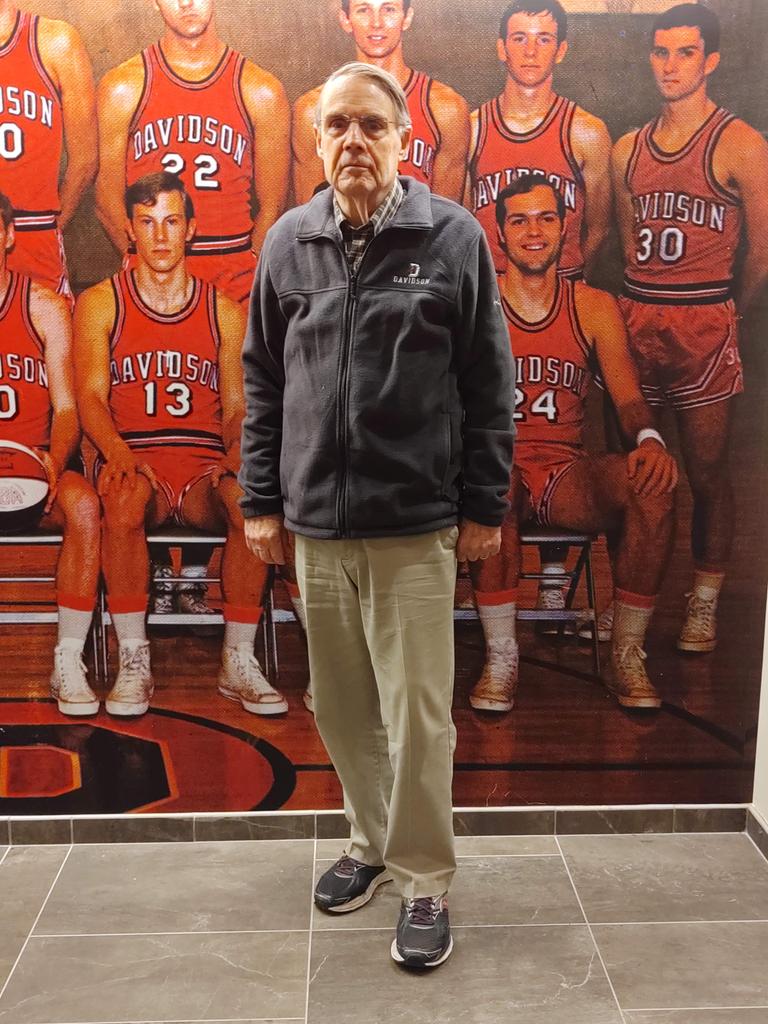 bedevilledcat's tweet photo. Dad before the last DavidsonMBB game he attended.
When he was in college, he tried out for the team when a new coach - Lefty Driesell - arrived. Dad didn't make the cut. He had fun trying.
Twenty years later, he named a Canada goose after Lefty.
#DadHasAlzheimers #DavidsonMBB https://t.co/VxeCj2Zmqn