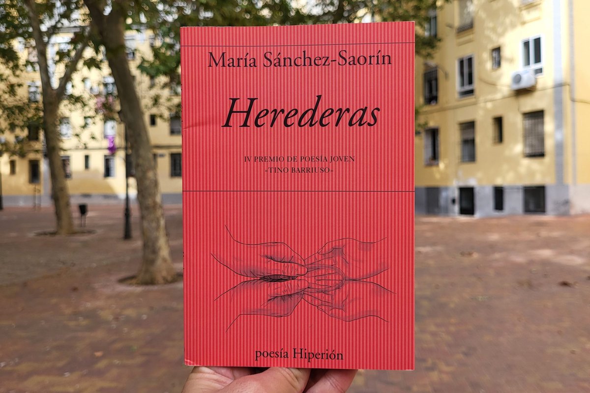 PaparARTjote's tweet photo. 📚💘🍋 nuestros tres libros favoritos de autores jóvenes murcianos publicados en 2022, y de casualidad son las tres poetas, así que aceptamos recomendaciones de narrativa, teatro y ensayo para empezar mejor aún el 2023 https://t.co/U3Ltc8u8JB