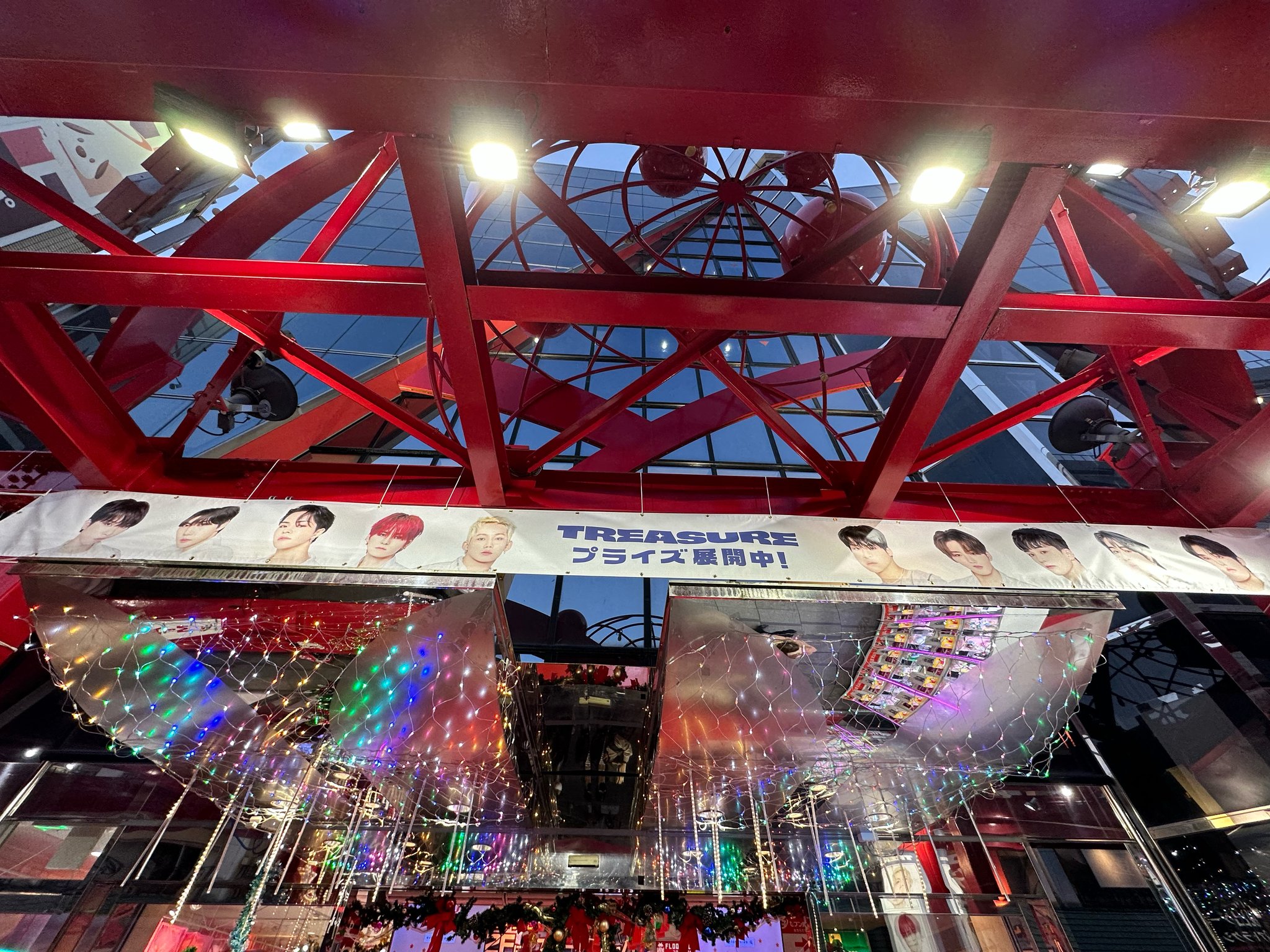 FkbdcPOUAAUeiZR?format=jpg&name=large