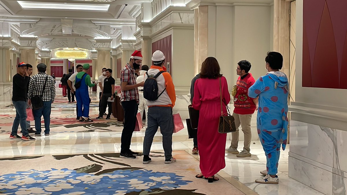 _mikeacuna's tweet photo. I'm looking around me and seeing people in costumes. Makes me think about 2020 when we were all locked in, why do I want to cry? A feeling of we've come so far from being isolated.

I'm just genuinely happy for all of us. https://t.co/St1oekJ9yI