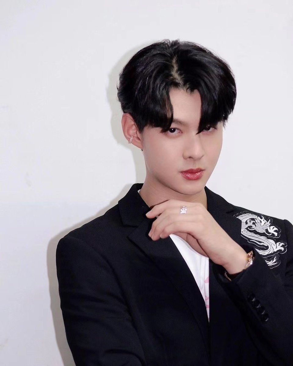 Nil23665609's tweet photo. @perthppe 我也在看着你😋 https://t.co/QKxiuUc93c