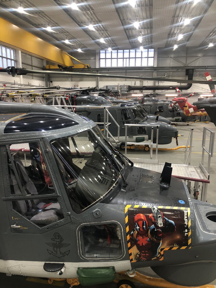 CdrDeuNavalAir's tweet photo. Technische Staffel #MK88A bereitet sich auf die nächste Einschiffung vor, leistet damit einen 🇩🇪Beitrag für die #VJTF und ist für 12 Monate mit 2 einsatzklaren Raubkatzen #SeaLynx im Einsatz.@deu_flotilla2 @COM_SNMG1 @NATO_MARCOM #WeAreNATO #StrongerTogether #megacool https://t.co/0aTzjVpeTK
