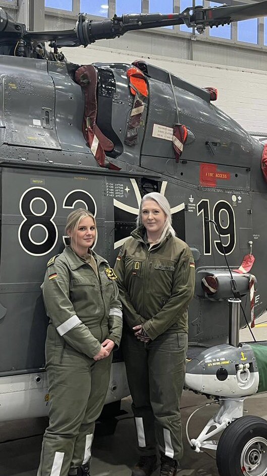 CdrDeuNavalAir's tweet photo. Technische Staffel #MK88A bereitet sich auf die nächste Einschiffung vor, leistet damit einen 🇩🇪Beitrag für die #VJTF und ist für 12 Monate mit 2 einsatzklaren Raubkatzen #SeaLynx im Einsatz.@deu_flotilla2 @COM_SNMG1 @NATO_MARCOM #WeAreNATO #StrongerTogether #megacool https://t.co/0aTzjVpeTK