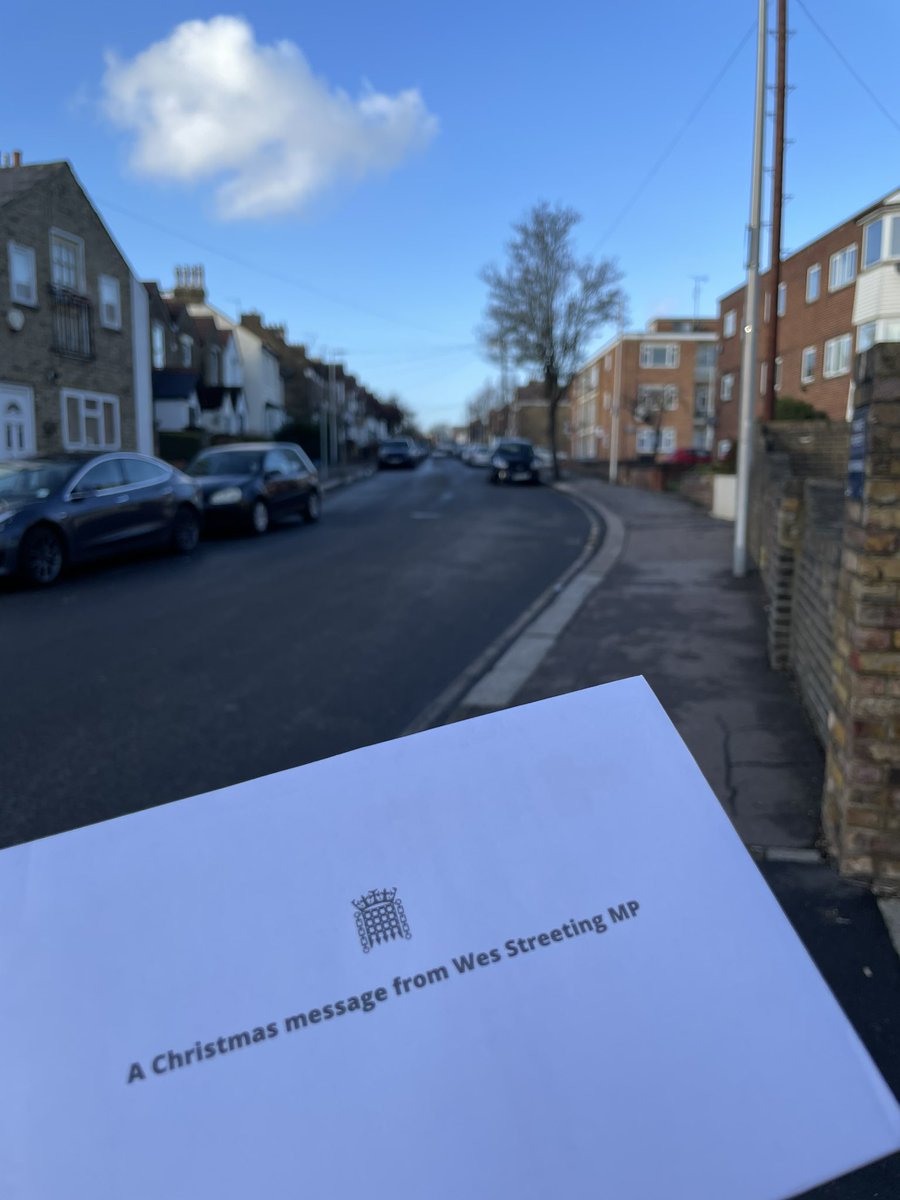 Delivering Christmas messages from Wes Streeting today in South Woodford