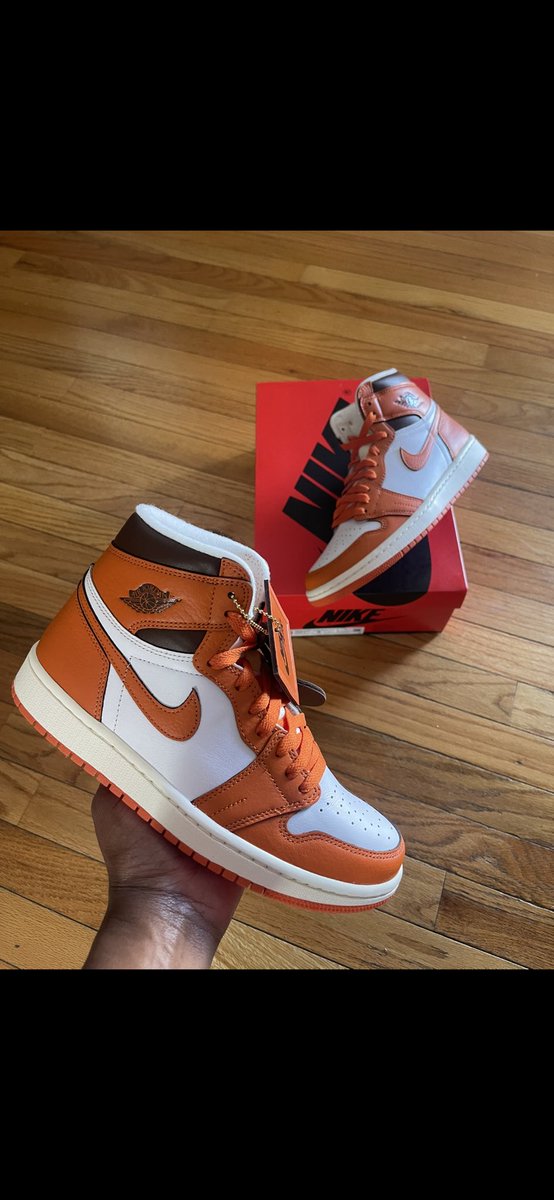 jiamya's tweet photo. #showmekicks #kickfeed #thesolefirm #heatonfeetgang #iloveswoosh #kickfordays #igsneakersquad #nike #jordan1 #starfish #womens #kick0l0gy #solelink #solenation https://t.co/2ihyquyd8d