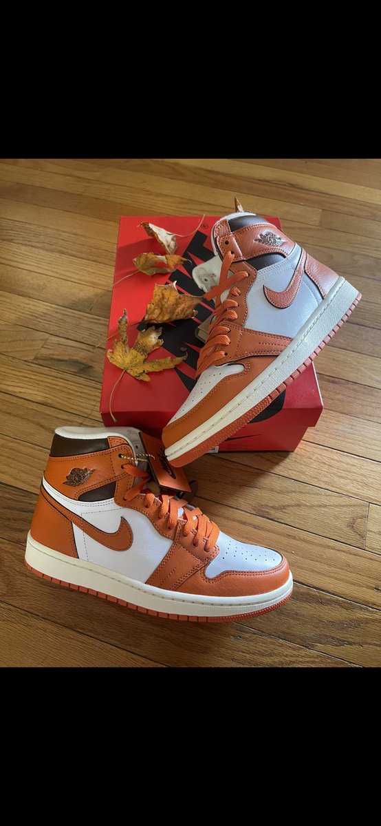 jiamya's tweet photo. #showmekicks #kickfeed #thesolefirm #heatonfeetgang #iloveswoosh #kickfordays #igsneakersquad #nike #jordan1 #starfish #womens #kick0l0gy #solelink #solenation https://t.co/2ihyquyd8d