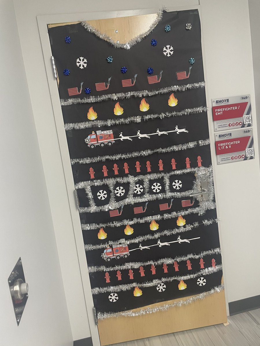 EHOVEffemt's tweet photo. The Senior Firefighter/EMT Class getting ready for the holiday season 🎄🎅 #EHOVEvips https://t.co/B8cYKLuvMQ