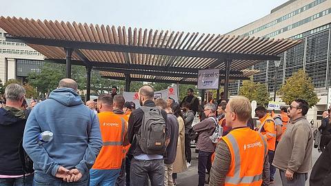 force_ouvriere's tweet photo. #Scopelec : FO continue à se battre, malgré le "coup de poignard dans le dos" d'Orange.
#Orange, principal donneur d’ordre de l’entreprise, avait laissé entendre qu’il ne soutenait pas le projet coopératif porté par les #salariés.
>> https://t.co/5oHDBZwPKI https://t.co/7ivuwdpHM1