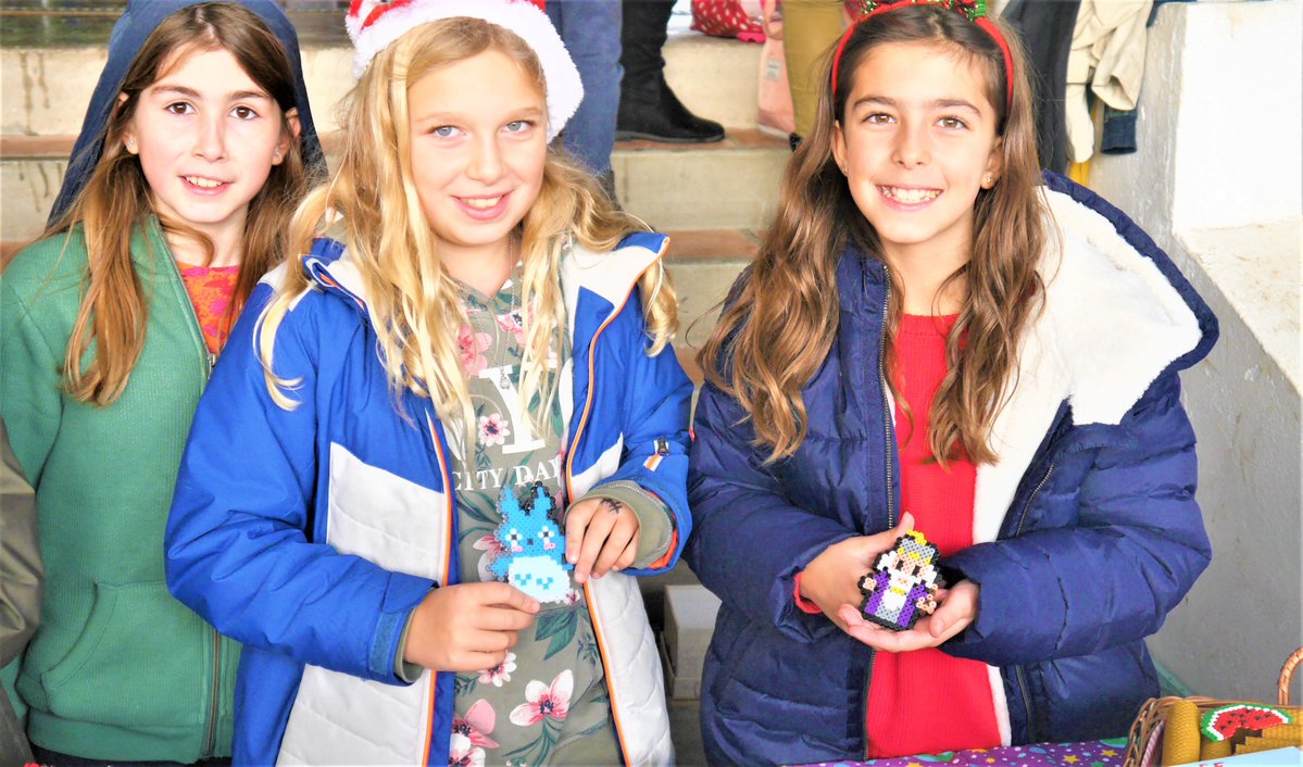 lfimoliere's tweet photo. Un grand merci à la communauté du #LFIM, aux élèves, aux exposants, à tous les visiteurs pour leur participation à ce formidable événement !🎅🎄
Rendez-vous pour notre prochain marché !!! 🍪
#soylfim #jesuislfim @mlfmonde @aefeinfo @Aefe_zei #mercadonavidad https://t.co/eJtqJUpHMN