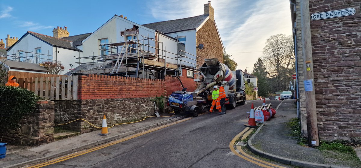 Floscreed's tweet photo. In Abergavenny we laid a strong C30 cement mix liquid screed to a house over insulation for a regular contractor.
#floscreedukltd01873850054 #local #cementbased https://t.co/6Ul6C20G09