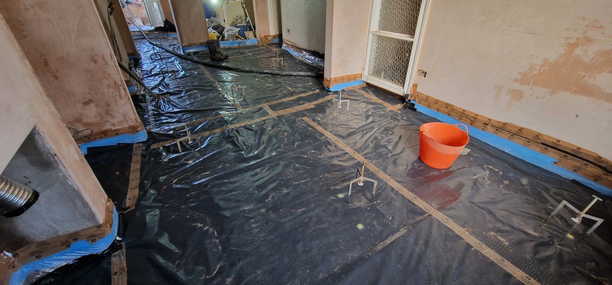 Floscreed's tweet photo. In Abergavenny we laid a strong C30 cement mix liquid screed to a house over insulation for a regular contractor.
#floscreedukltd01873850054 #local #cementbased https://t.co/6Ul6C20G09