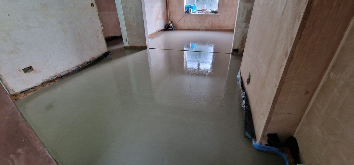 Floscreed's tweet photo. In Abergavenny we laid a strong C30 cement mix liquid screed to a house over insulation for a regular contractor.
#floscreedukltd01873850054 #local #cementbased https://t.co/6Ul6C20G09