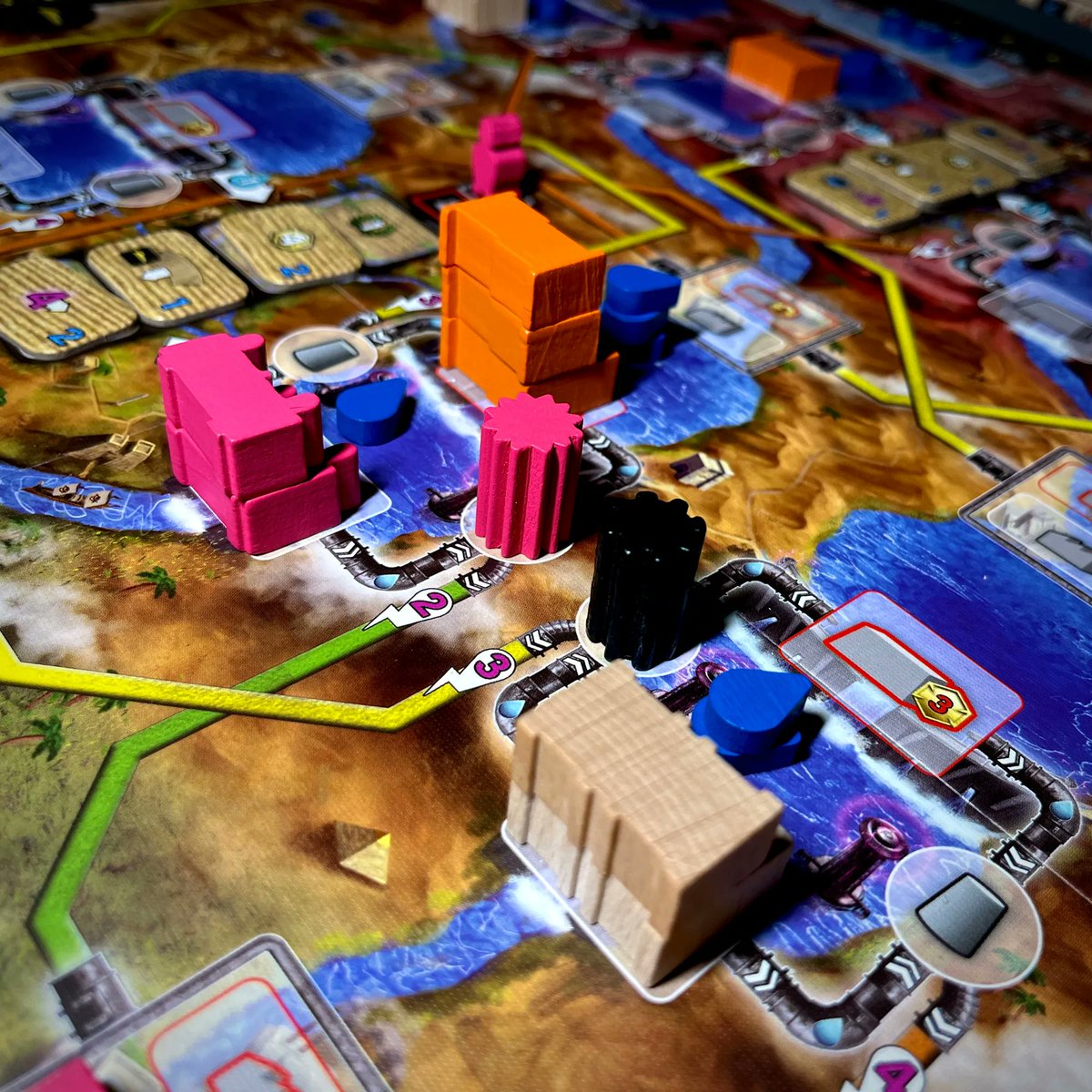 EurohellDesign's tweet image. Who‘s a fan of ⚡️BARRAGE by @craniocreations_official 😁 The new NILE map is a great addition and we are looking into stuff we could add - any suggestions? 💡
 #eurohelldesign #boardgames #barrage