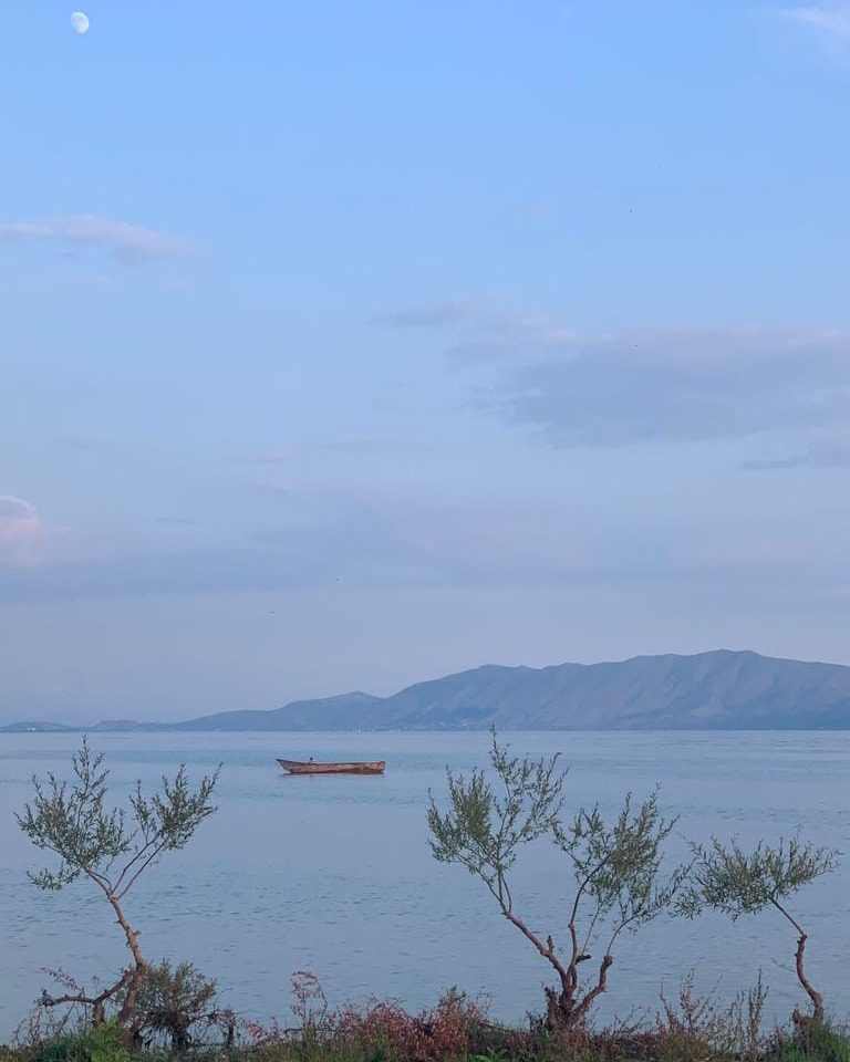 turizmit's tweet photo. 📍 Drejt Liqenit të Magjepsur  #Stërbeq 💙 #MalsieMadhe 💙
#DiscoverthecoloursofAlbania🌈 
#VisitAlbania ✈️
#SmileAlbania 🙂
#pushoshqip #udhetoshqip #destinacionetemia #rrugadrejtbukurise #zgjidhedhetishqiperine #fundjavat2022 #nendiellintone #promovoshqiperine https://t.co/7JMqBuW3CB