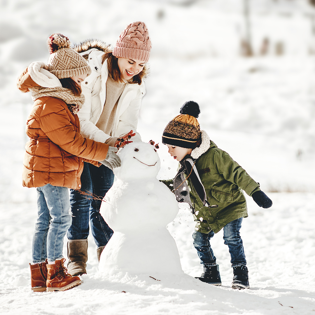 Live_MonTerra's tweet photo. There’s snow place like home. MonTerra’s large yards and parks make for plenty of space for your snowmen, snow forts and snowball fights! Hang out in your very own winter wonderland, right here in MonTerra.

#winter #family #snowman #livemonterra #cochrane https://t.co/Vfl93IE4yf