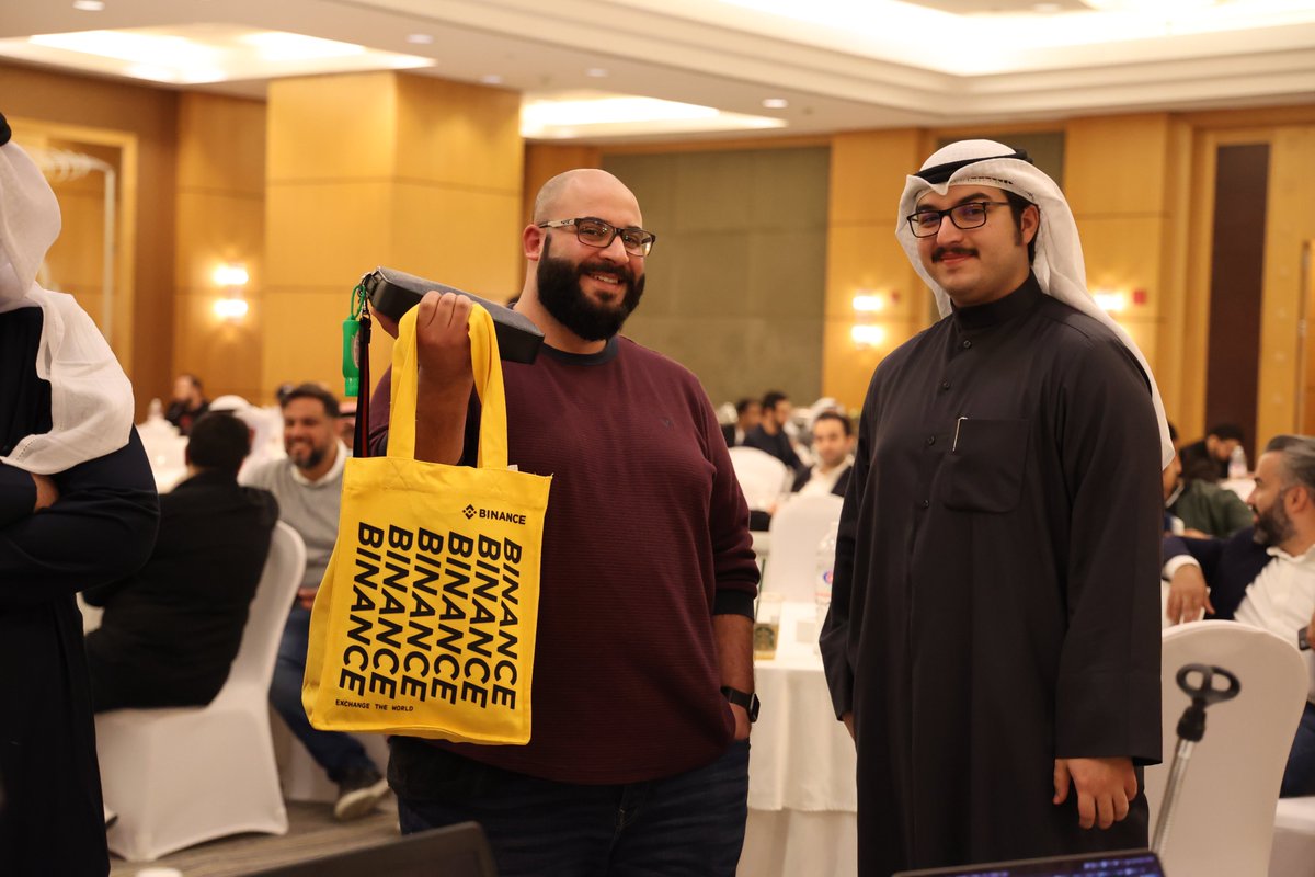 BinanceArabic's tweet photo. سعدنا بإقامة أول لقاء مع مجتمعنا بدولة الكويت 🇰🇼#BinanceMeetupKuwait 

بعدد مكتمل ومجتمع يملأه النشاط، ناقشنا النظام البيئي لبينانس وتعرفنا على أكاديمية بينانس والموارد التعليمية التي توفرها كما تناولنا بعض الأسئلة والاقتراحات من المجتمع.

ما الدولة التالية التي يجب أن نزورها؟ 🤔 https://t.co/pUD8huB2EG