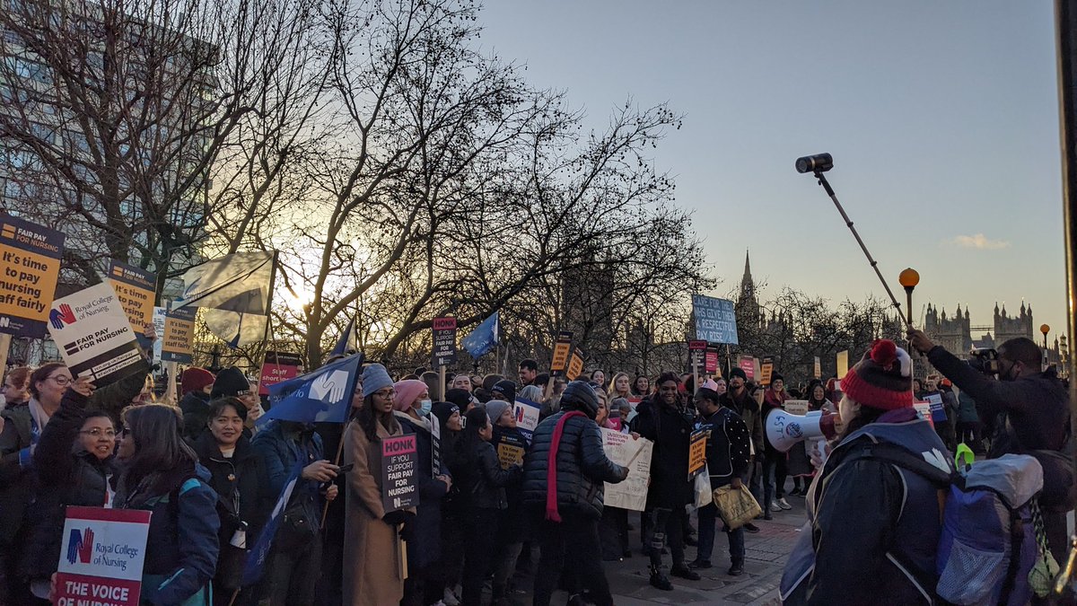 Headache Service - GSTT (@gstt_headache) on Twitter photo Great turnout again at #picketline for #RCNStrike <a href="/RCNLondon/">RCN London</a> <a href="/GSTTnhs/">Guy's and St Thomas'</a> Great turnout again at #picketline for #RCNStrike <a href="/RCNLondon/">RCN London</a> <a href="/GSTTnhs/">Guy's and St Thomas'</a>