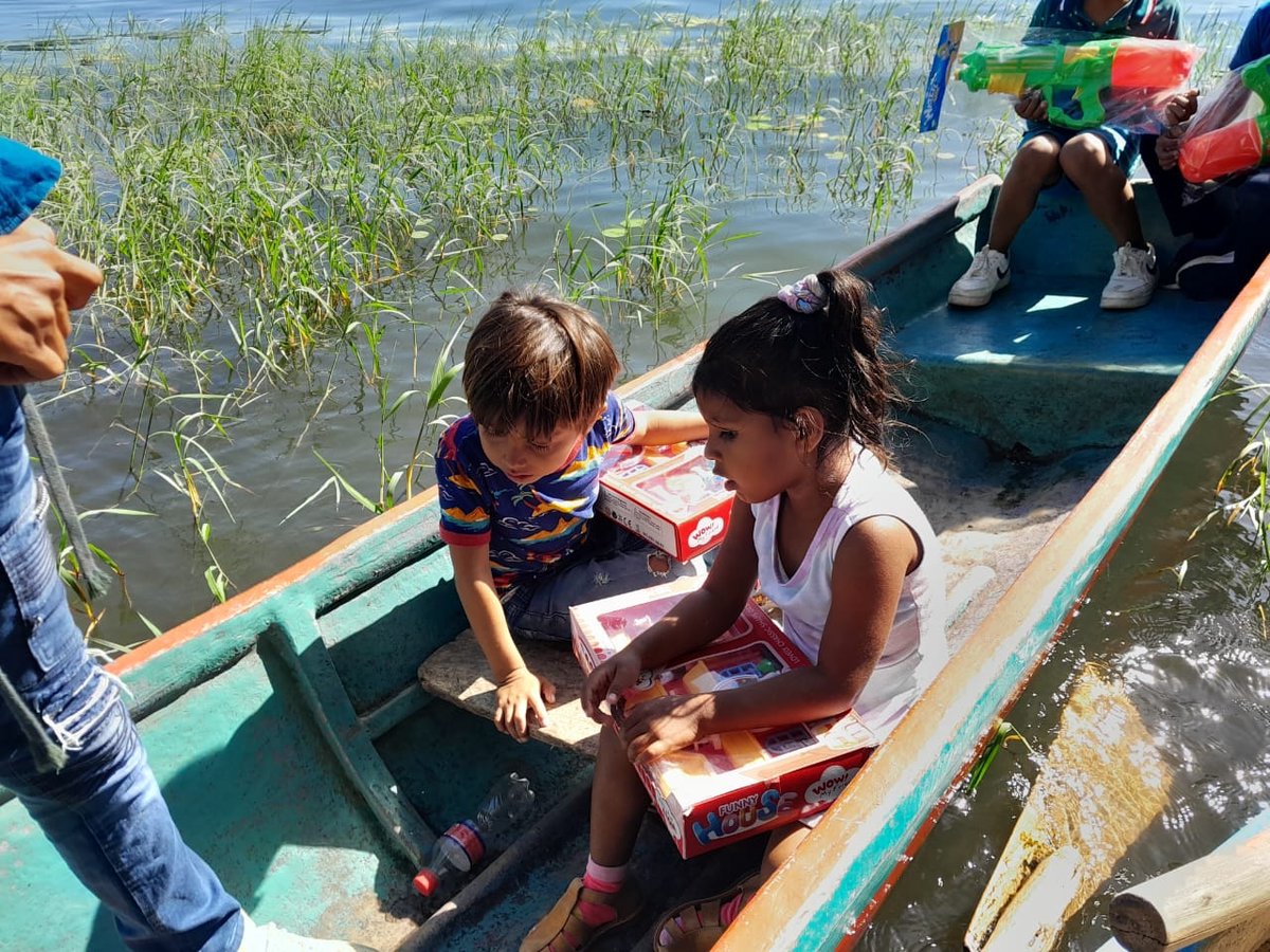 Nicaragua905's tweet photo. #LaRed905 Niños y niñas de las comunidades de las #Isletas de #Granada reciben #juguetes enviados por el Gobierno de Nicaragua a través del #MINED
👇👇👇
Ver: Cortesía https://t.co/C41SiHdXzj