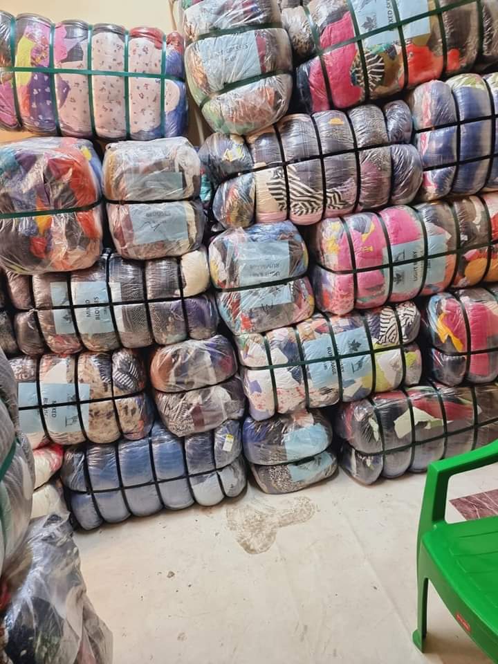 IamDekelly1's tweet photo. My name is Christine Shiro. I deal with first grade mtumba bales. I guide and advice those interested in starting mtumba bales . My store is in gikomba Mumbai building,  stall number 84. My phone number is 0727801892

We're offering free delivery country wide this festive season. https://t.co/peLbBQdPcS