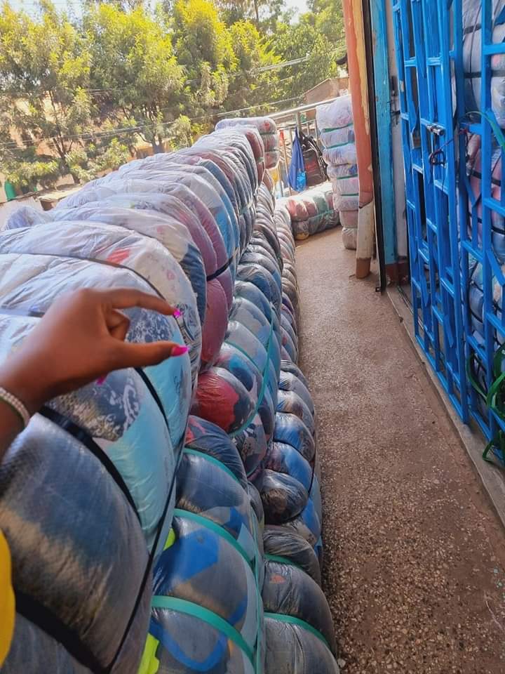 IamDekelly1's tweet photo. My name is Christine Shiro. I deal with first grade mtumba bales. I guide and advice those interested in starting mtumba bales . My store is in gikomba Mumbai building,  stall number 84. My phone number is 0727801892

We're offering free delivery country wide this festive season. https://t.co/peLbBQdPcS