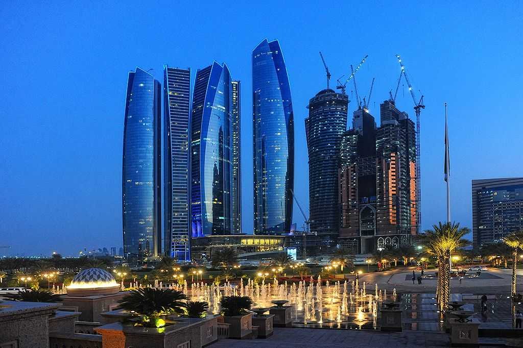 अबू धाबी, संयुक्त अरब अमीरात की राजधानी, सबसे बड़ा अमीरात है और संयुक्त अरब अमीरात के कुल क्षेत्रफल का लगभग 87% हिस्सा है।
#AbuDhabi #UAE #Emirate